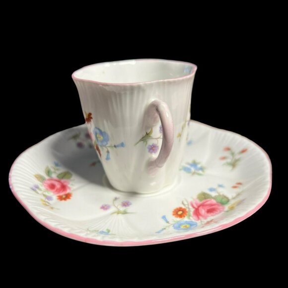 Shelley Flat Demitasse Cup & Saucer Set Rose & Red Daisy (Dainty) England Bone C - Picture 2 of 11